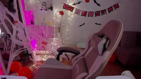 Snapshot of violetferguson chatting on October 23, 4:17 pm Violet online show from October 23, 4:17 pm