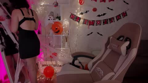 Snapshot of violetferguson chatting on October 29, 4:42 pm Violet online show from October 29, 4:42 pm