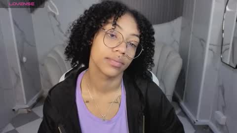 Snapshot of violeth_b chatting on January 19, 12:42 pm violeth_b online show from January 19, 12:42 pm