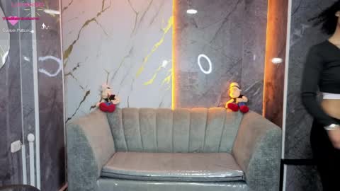 violeth_b online show from March 31, 1:11 pm