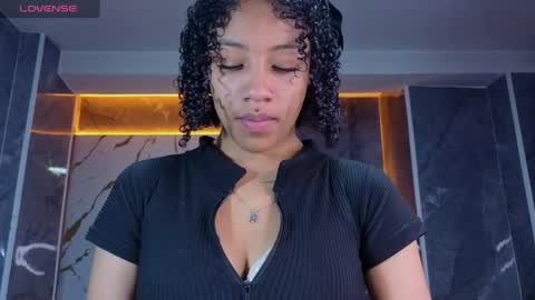Snapshot of violeth_b chatting on May 13, 1:30 pm violeth_b online show from May 13, 1:30 pm