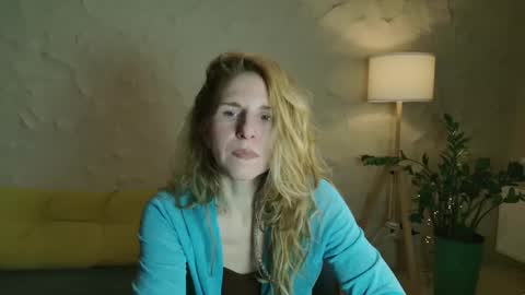 Snapshot of violetplath chatting on March 3, 9:15 pm Violet next stream December 6 online show from March 3, 9:15 pm