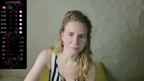 Snapshot of violetplath chatting on December 13, 8:14 pm Violet next stream December 6 online show from December 13, 8:14 pm