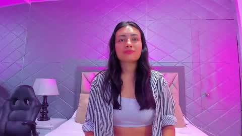 Snapshot of violetrousse chatting on December 19, 5:09 pm Violet Rousse online show from December 19, 5:09 pm