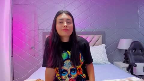 Snapshot of violetrousse chatting on December 22, 4:59 pm Violet Rousse online show from December 22, 4:59 pm