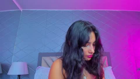 Snapshot of violetrousse chatting on February 10, 4:55 pm Violet Rousse online show from February 10, 4:55 pm