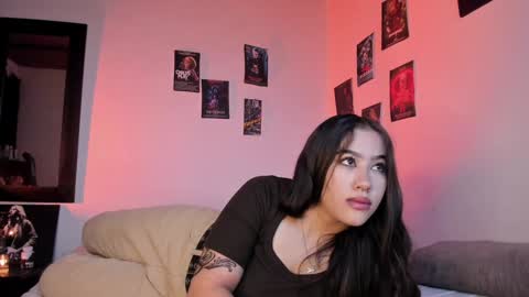 Snapshot of violetsalvatore chatting on December 17, 3:17 am Violet salvatore online show from December 17, 3:17 am