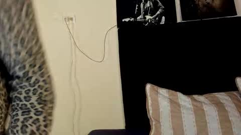 Snapshot of violetsalvatore chatting on December 16, 5:45 am Violet salvatore online show from December 16, 5:45 am