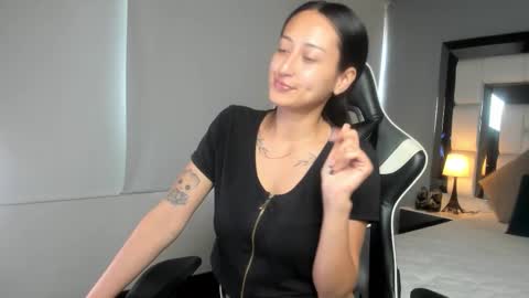 violetskinny online show from December 5, 8:38 pm