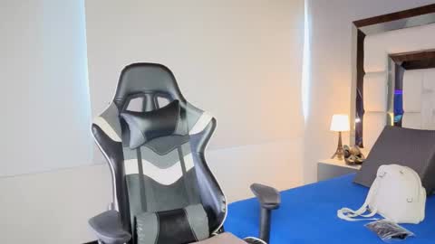 violetskinny online show from February 9, 7:40 pm