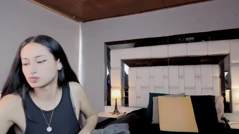 violetskinny online show from June 2, 7:05 pm