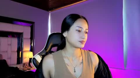 violetskinny online show from August 3, 6:55 pm