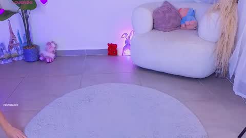 violetssweet online show from October 13, 5:18 am