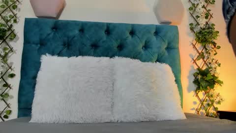 violett  rousee online show from October 26, 2:23 pm