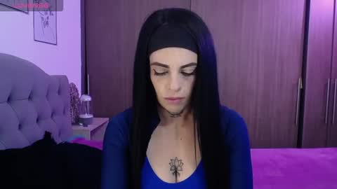 violett  Independent model online show from March 5, 11:45 pm