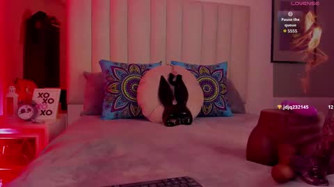 violett_novoa online show from October 4, 9:29 am