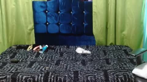 Snapshot of violetta_dreams chatting on July 6, 7:27 pm violetta_dreams online show from July 6, 7:27 pm