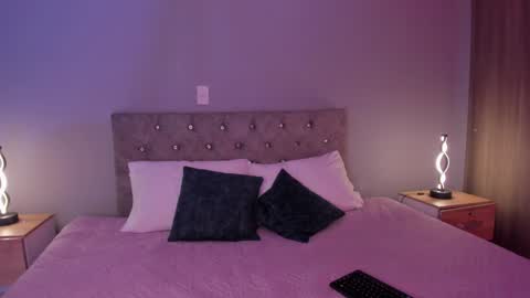 Snapshot of violetta_swift_ chatting on December 6, 6:04 am violetta independent model online show from December 6, 6:04 am