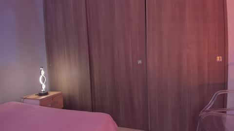 Snapshot of violetta_swift_ chatting on December 17, 5:18 am violetta independent model online show from December 17, 5:18 am