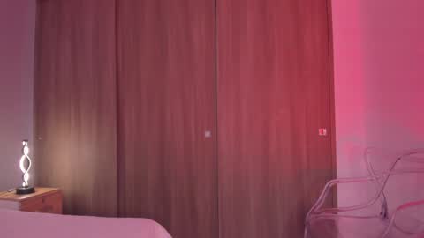 Snapshot of violetta_swift_ chatting on December 20, 5:04 am violetta independent model online show from December 20, 5:04 am