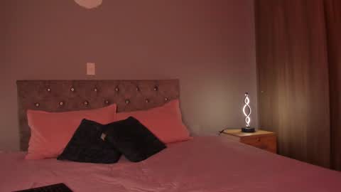 Snapshot of violetta_swift_ chatting on December 23, 7:49 am violetta independent model online show from December 23, 7:49 am