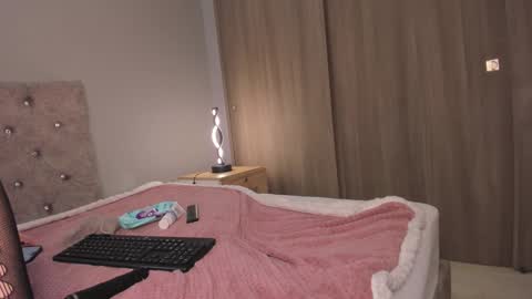 Snapshot of violetta_swift_ chatting on December 29, 2:21 pm violetta independent model online show from December 29, 2:21 pm