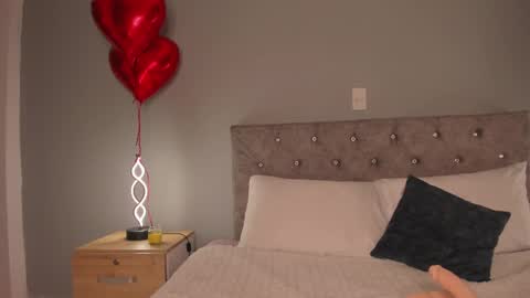 Snapshot of violetta_swift_ chatting on February 15, 9:49 am violetta independent model online show from February 15, 9:49 am