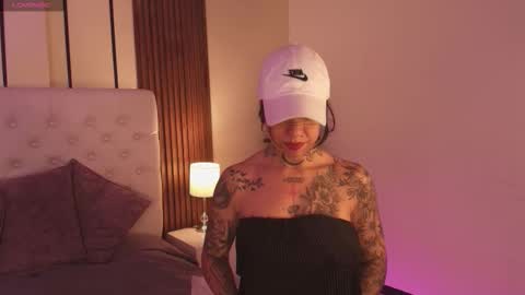 violettaalemida online show from January 13, 1:05 pm