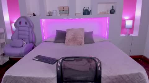 ViolettaBaker online show from December 11, 1:47 am
