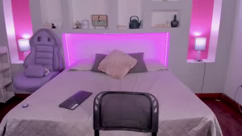 ViolettaBaker online show from December 12, 1:32 am