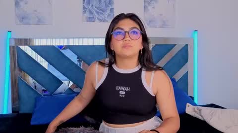 violettabloom1_ online show from September 16, 8:32 pm