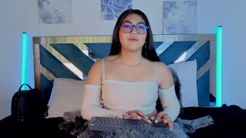 violettabloom1_ online show from September 18, 7:49 pm