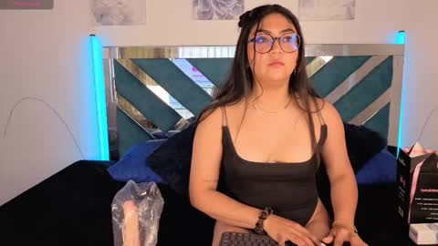 violettabloom1_ online show from September 24, 9:07 pm