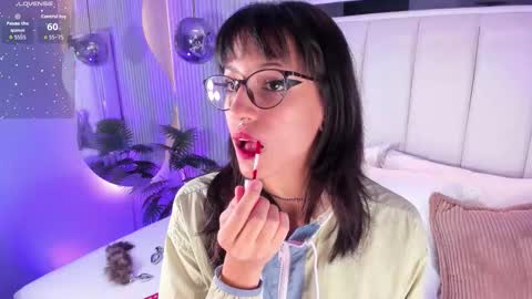 violettacolinss online show from March 21, 11:48 am