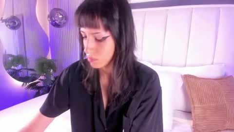 violettacolinss online show from June 2, 11:34 am