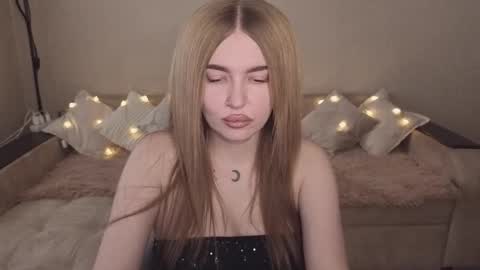 Snapshot of violettaotis chatting on October 22, 12:05 pm ViolettaOtis online show from October 22, 12:05 pm