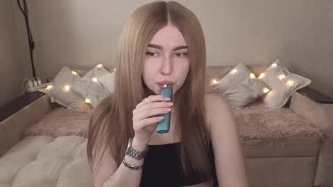 Snapshot of violettaotis chatting on October 24, 10:11 am ViolettaOtis online show from October 24, 10:11 am