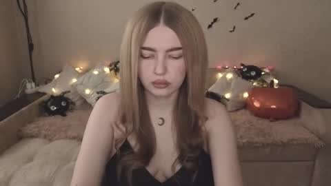 Snapshot of violettaotis chatting on October 27, 9:57 am ViolettaOtis online show from October 27, 9:57 am