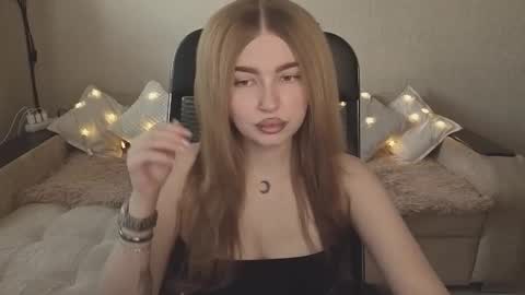 Snapshot of violettaotis chatting on November 3, 12:28 pm ViolettaOtis online show from November 3, 12:28 pm