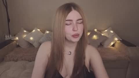 Snapshot of violettaotis chatting on November 6, 12:28 pm ViolettaOtis online show from November 6, 12:28 pm