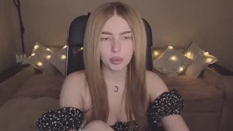 Snapshot of violettaotis chatting on November 10, 12:15 pm ViolettaOtis online show from November 10, 12:15 pm