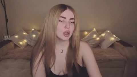 Snapshot of violettaotis chatting on November 12, 12:16 pm ViolettaOtis online show from November 12, 12:16 pm