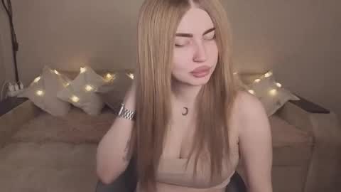 Snapshot of violettaotis chatting on November 13, 9:08 am ViolettaOtis online show from November 13, 9:08 am