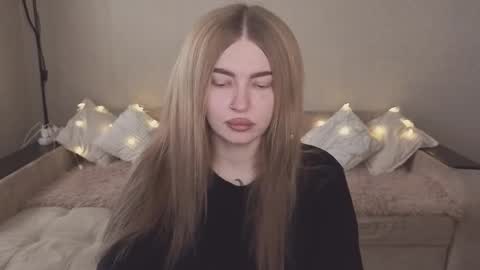 Snapshot of violettaotis chatting on November 16, 10:43 am ViolettaOtis online show from November 16, 10:43 am