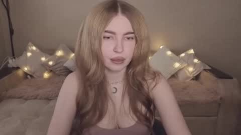 Snapshot of violettaotis chatting on November 18, 11:47 am ViolettaOtis online show from November 18, 11:47 am