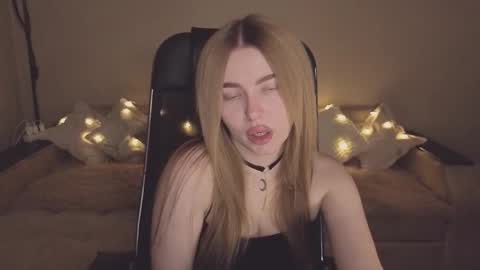 Snapshot of violettaotis chatting on November 22, 1:43 pm ViolettaOtis online show from November 22, 1:43 pm