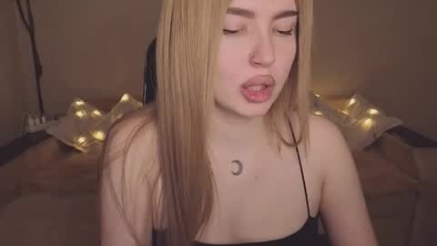 Snapshot of violettaotis chatting on December 3, 1:42 pm ViolettaOtis online show from December 3, 1:42 pm