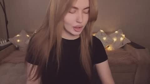 ViolettaOtis online show from April 7, 3:01 pm