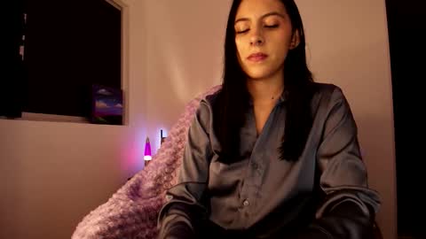 Violetta....Follow me in Twitter... online show from October 12, 5:28 am