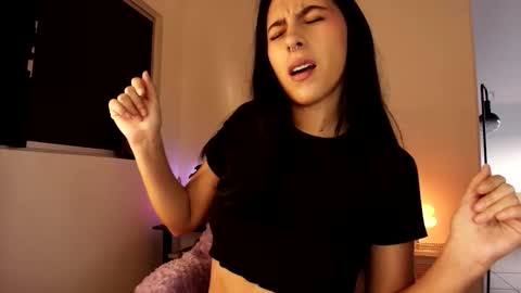 Violetta....Follow me in Twitter... online show from October 19, 10:49 am